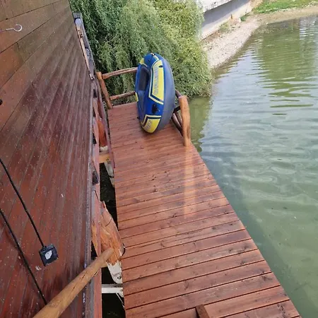 Lägenhet Houseboat Slnecne Jazera, 1 *