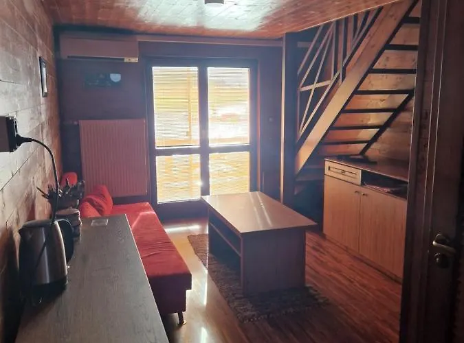 Houseboat Slnecne Jazera, 1 塞内奇