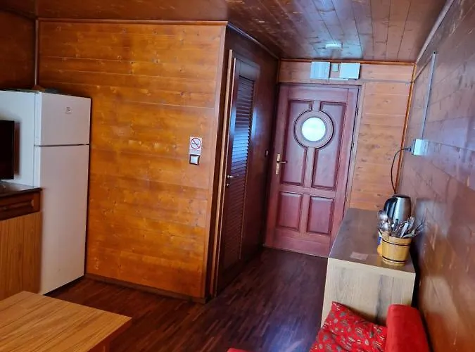 Houseboat Slnecne Jazera, 1 * 塞内奇