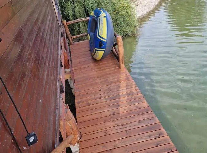 公寓 Houseboat Slnecne Jazera, 1 *